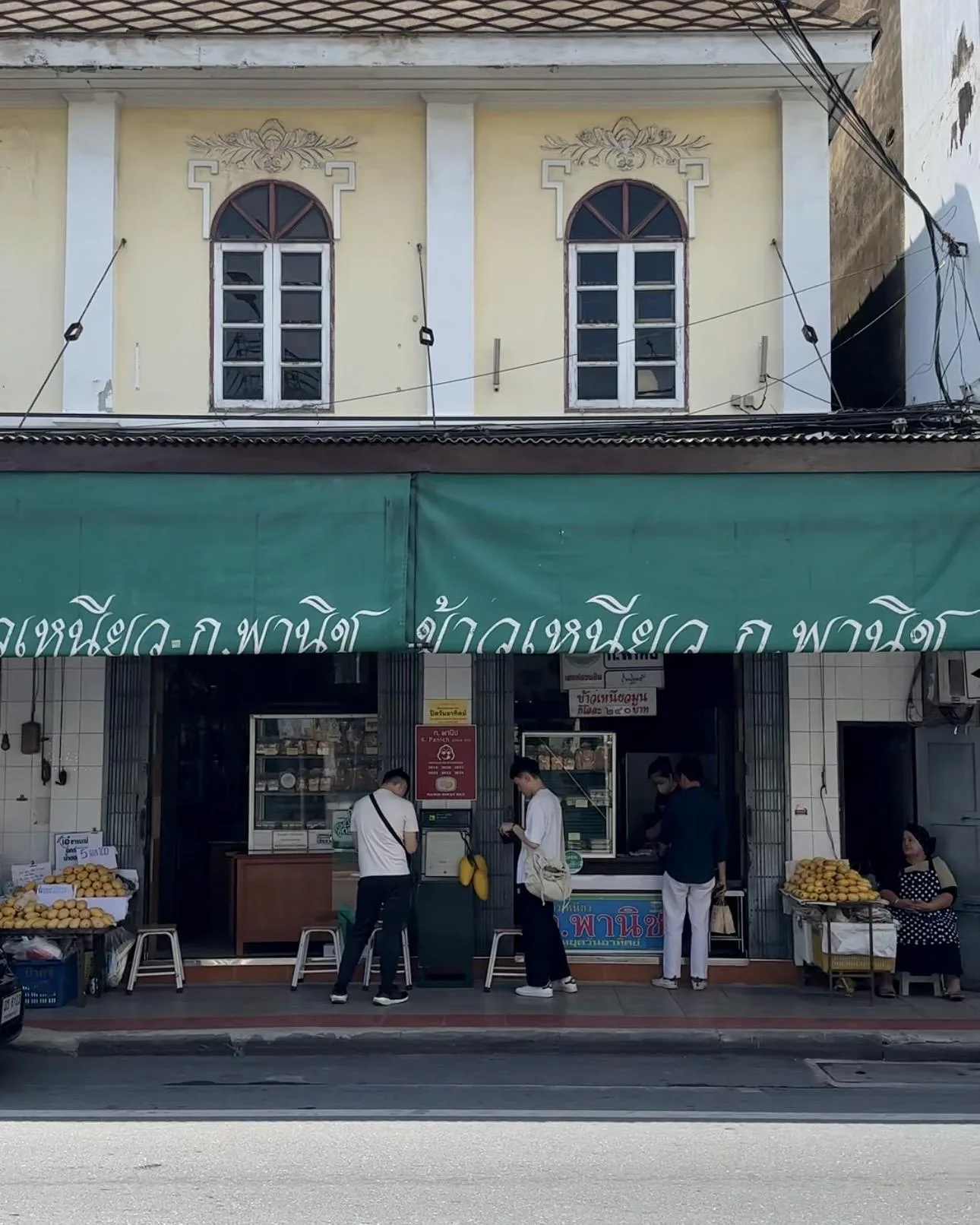 Kor Panich storefront in Bangkok, famous for mango sticky rice