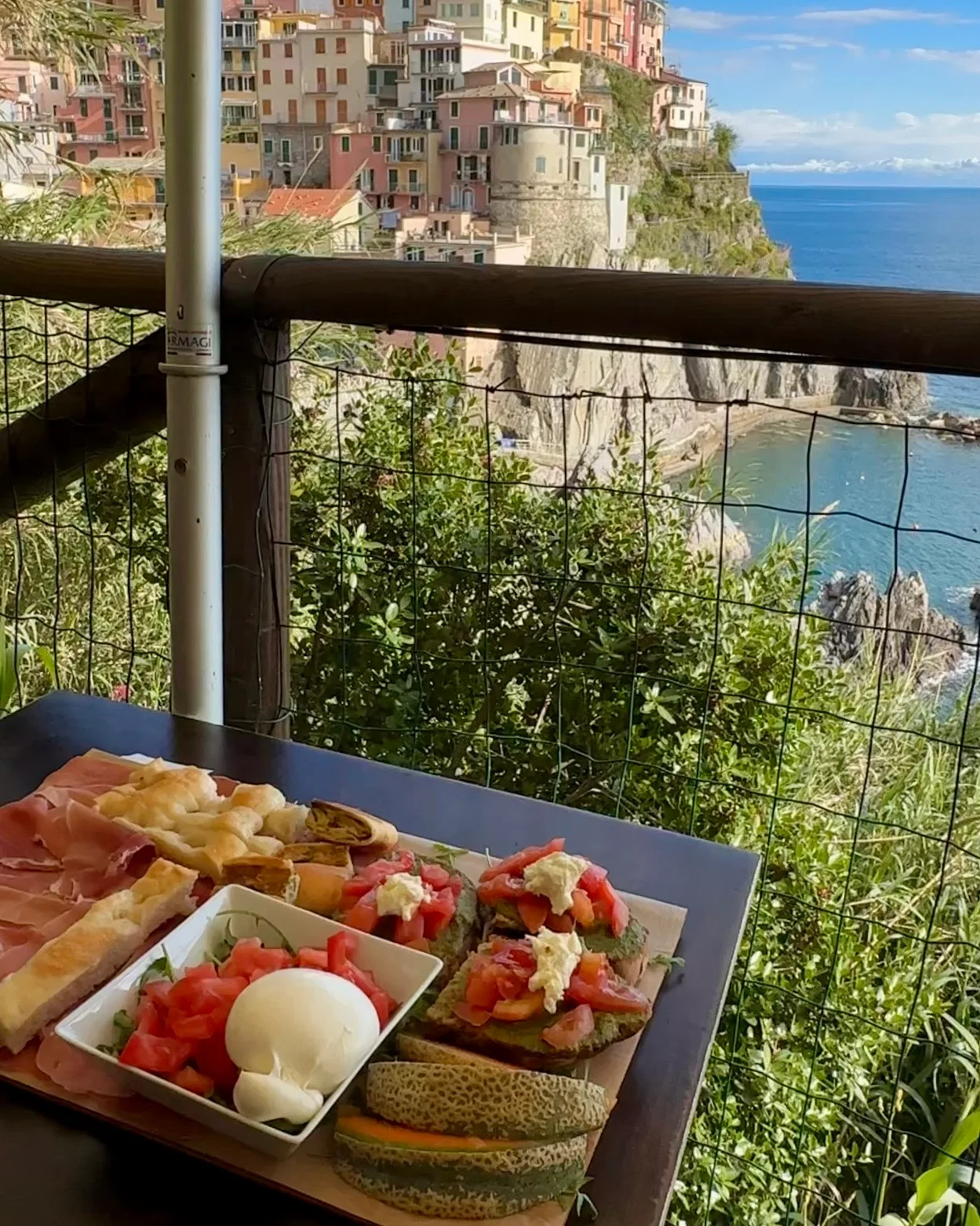 Bruschetta and Aperol Spritz at Nessun Dorma terrace in Manarola