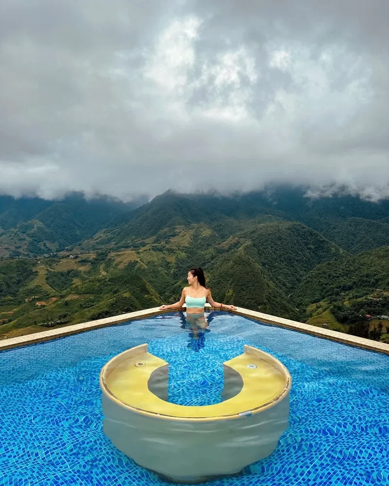 Bonnie in the hotel pool