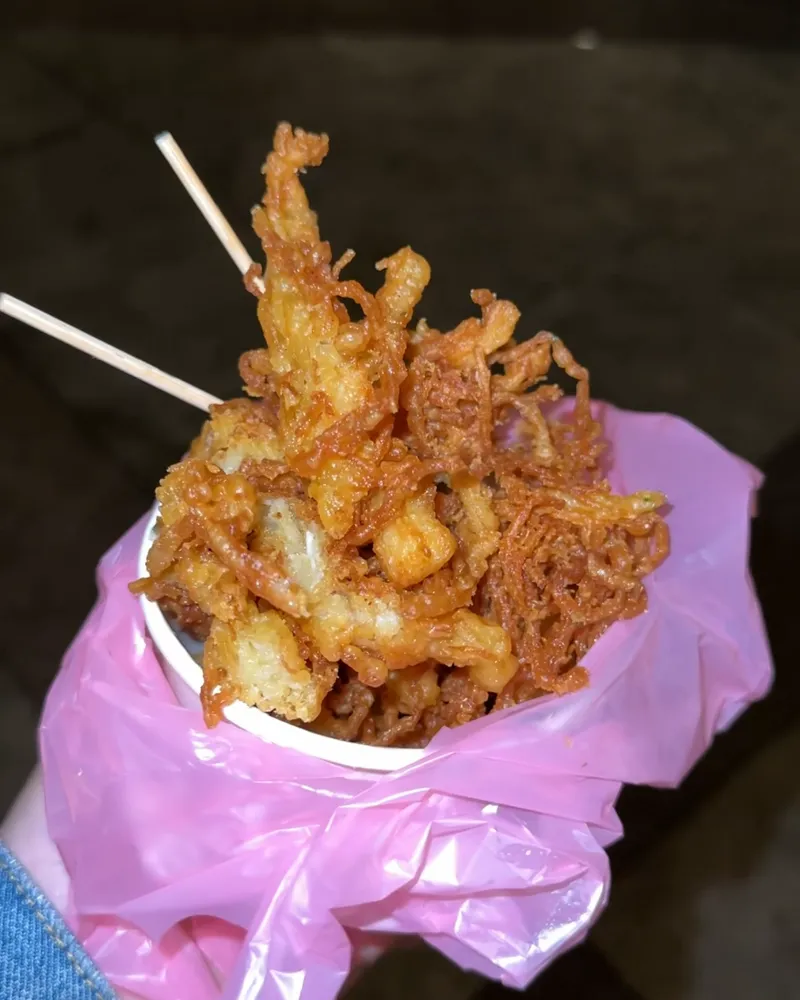 Street food stalls at Raohe Night Market